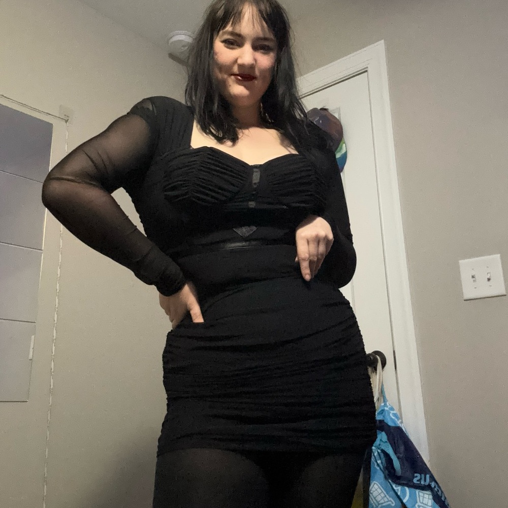 Beautiful bodycon dressed - Picture 4 of 5